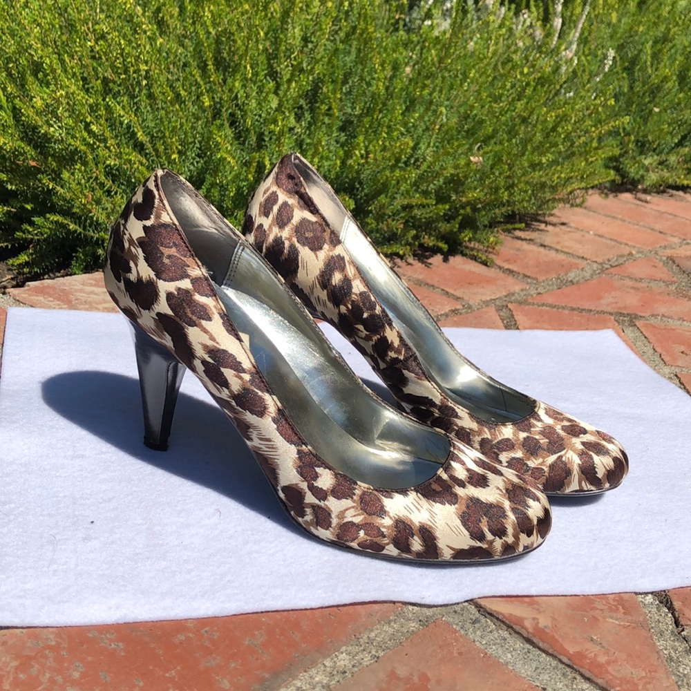 Abstract leopard heels